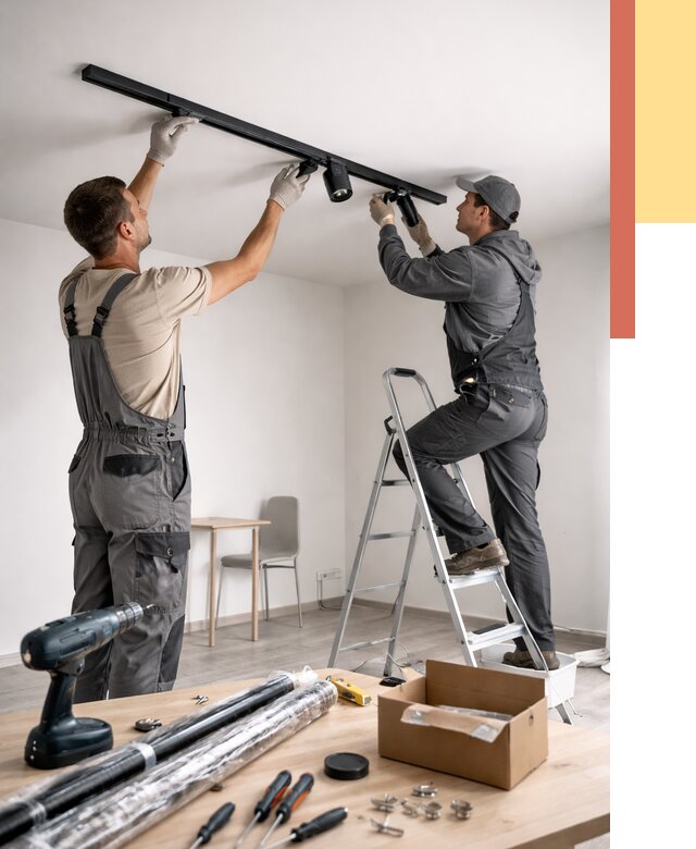 Установка трековых светильников в натяжной потолок в Полевском от 4311 руб. | ОТДЕЛОЧНИК-Плв